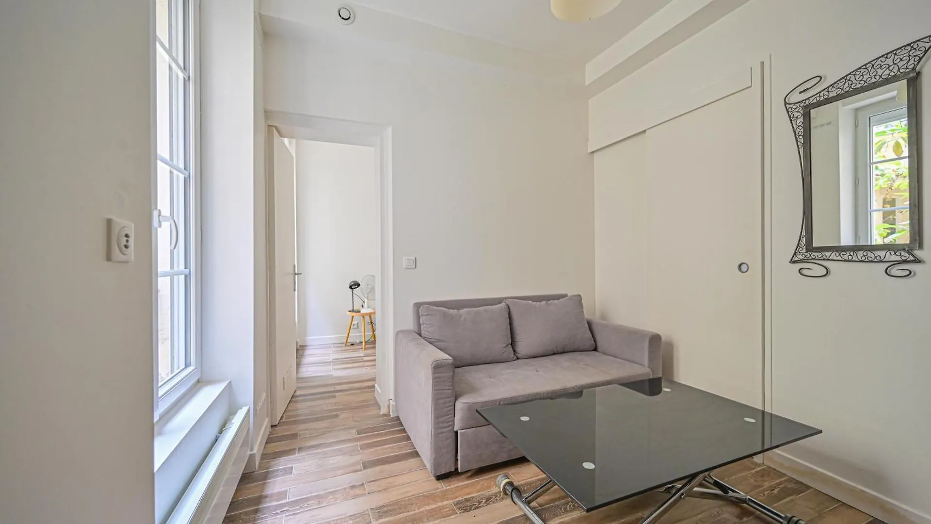 Appartement Suite Truffaut Paris Apartment