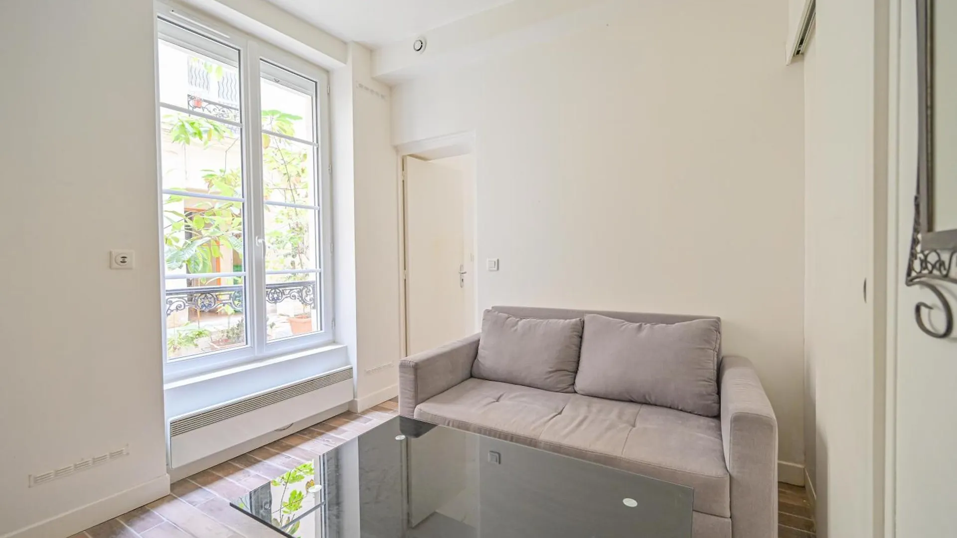 Apartment Appartement Suite Truffaut Paris France