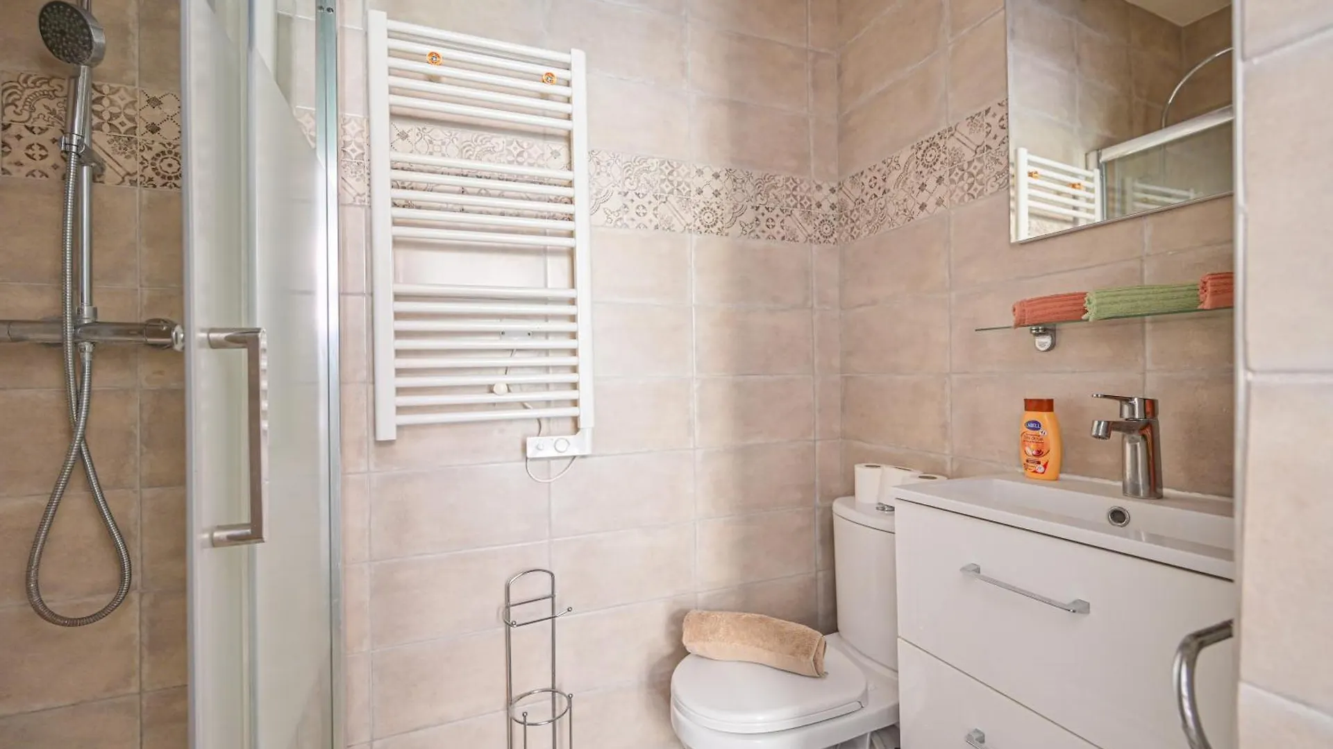 Appartement Suite Truffaut Paris France