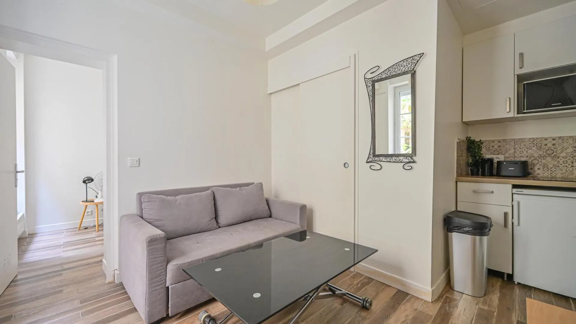 Appartement Suite Truffaut Paris Apartment